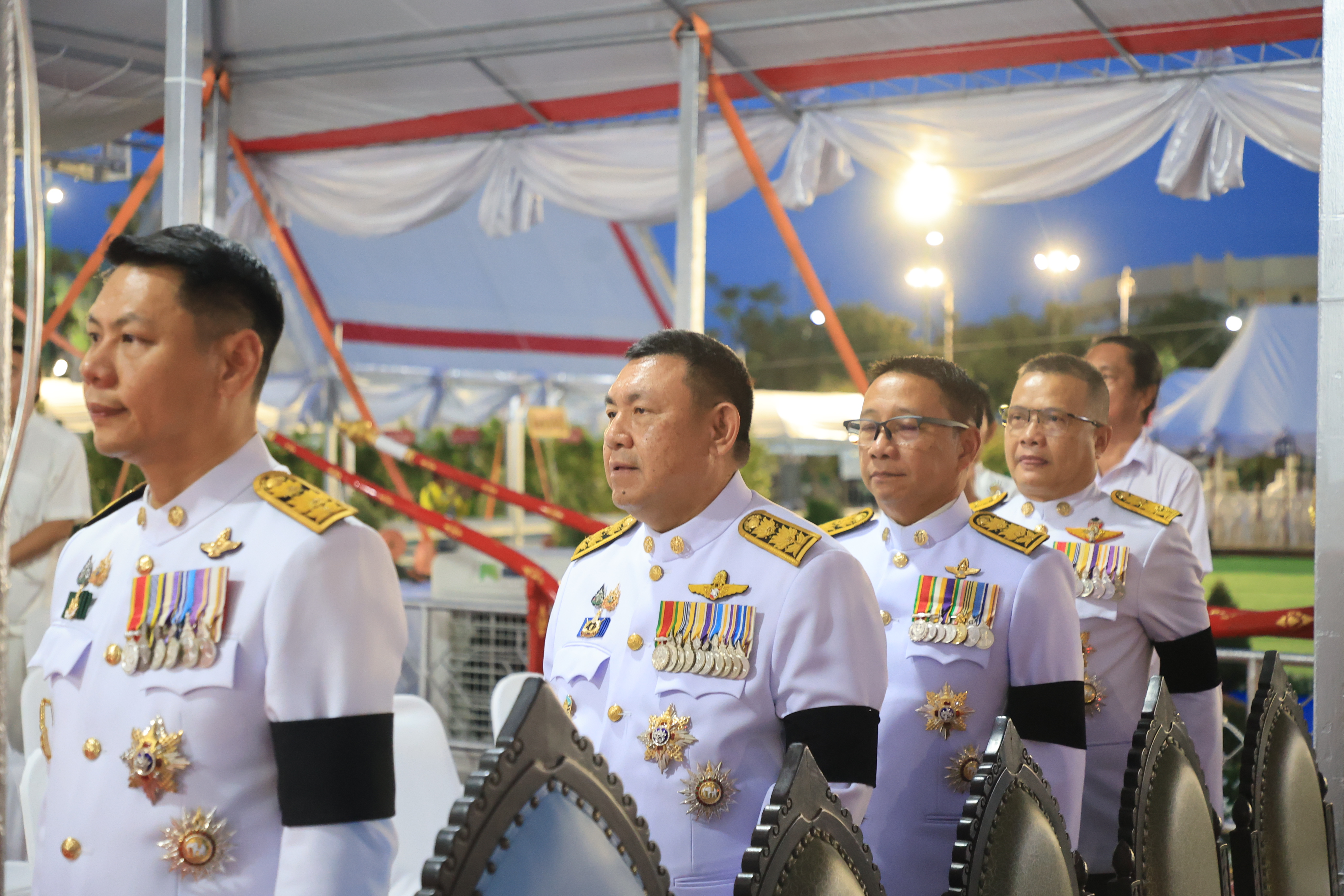 title - ปลัดเกษตรฯ ผู้ทำหน้าที่พระยาแรกนา พร้อมด้วยเทพีคู่หาบทองและเทพีคู่หาบเงิน ทำพิธีล้างมือพระยาแรกนา และเจิมหน้าพระโค